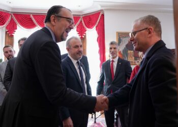 Bislimi takohet me Kasanofin