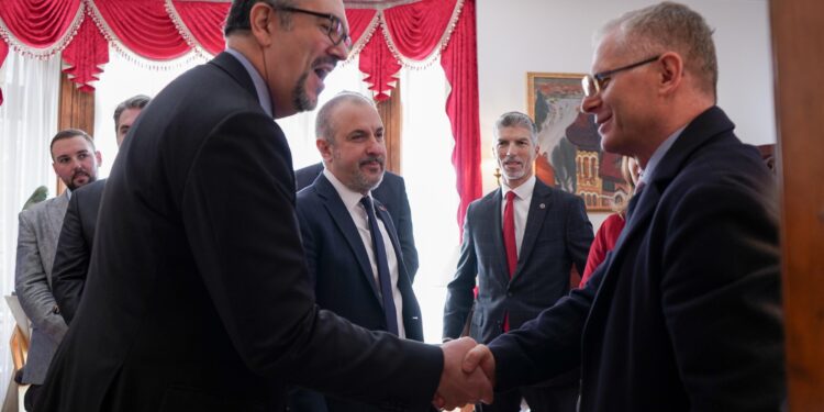 Bislimi takohet me Kasanofin