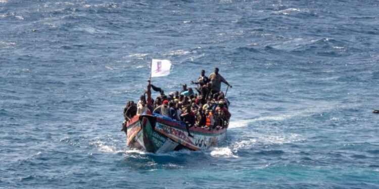 Mbi 60 emigrantë vdiqën pasi një varkë u përmbys pranë Spanjës