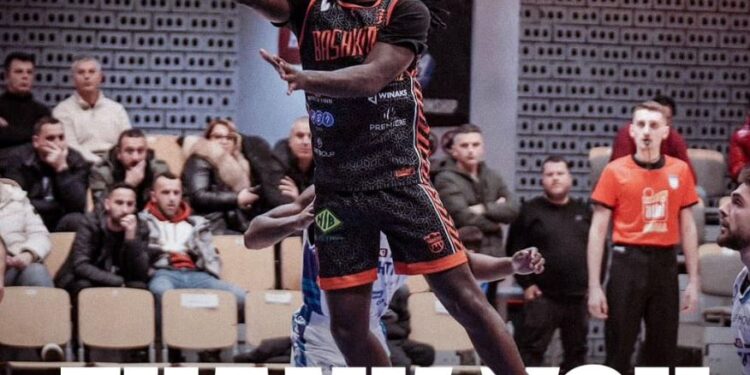 Amerikani White largohet nga Bashkimi