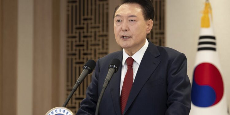 Hetuesit kërkojnë fletarrestim për presidentin e pezulluar të Koresë së Jug