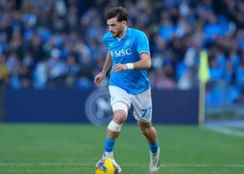 PSG-ja ofron dy lojtarë për Kvaratskhelian