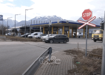 Treni godet veturën në Pejë, banorët ankohen për mungesë infrastrukturore