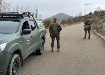 KFOR-i thotë se janë duke patrulluar me Policinë e Kosovës për të ruajtur infrastrukturën kritike në veri