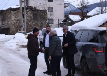 Sveçla e Krasniqi vizitojnë dy familje në Shtërpcë për Krishtlindjen ortodokse