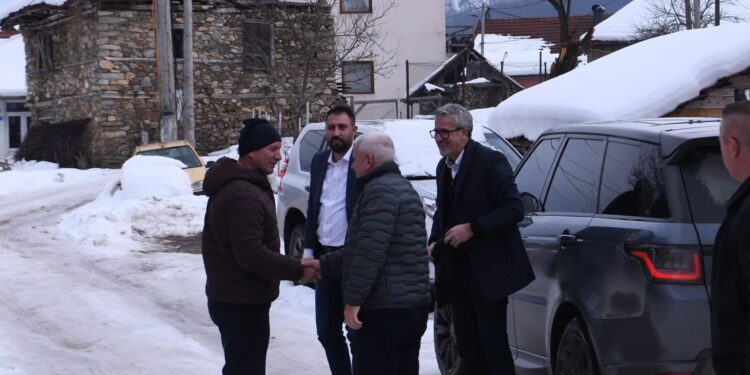 Sveçla e Krasniqi vizitojnë dy familje në Shtërpcë për Krishtlindjen ortodokse