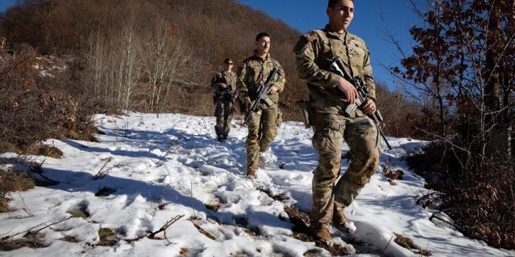 Ushtarët amerikanë kryejnë patrullime në veri për sigurinë e infrastrukturës kritike