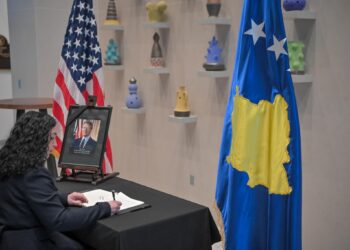 Osmani nënshkruhet në Librin e Zisë për Presidentin Carter: Shembulli i tij le të vazhdojë të na udhëheqë