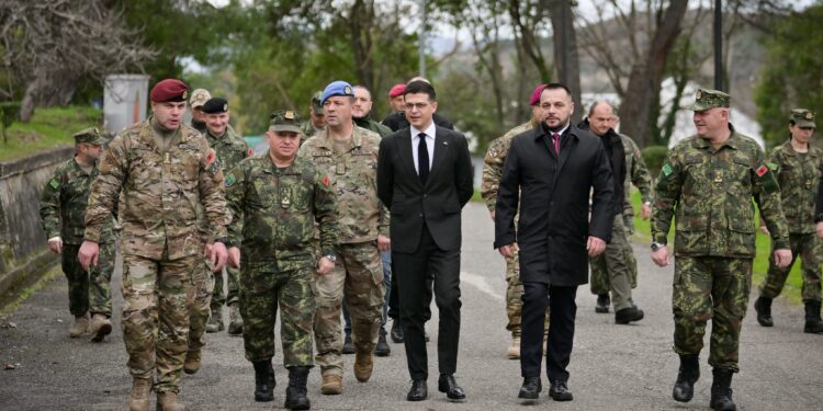 Vengu e Maqedonci marrin pjesë në finalizimin e Kursit të 20-të Bazë “Komando”