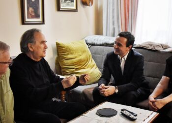 Kurti takon ish të burgosurin politik, Mentor Kaçin