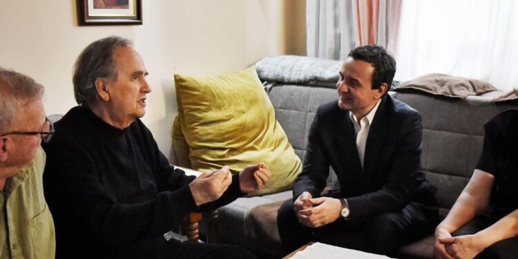 Kurti takon ish të burgosurin politik, Mentor Kaçin