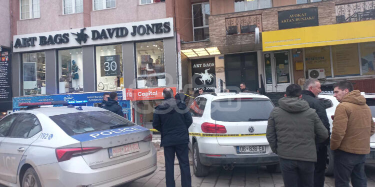 Grabitje në “Ria”, dy persona të maskuar nën kërcënimin e armës vjedhin para