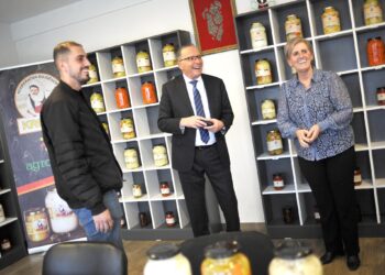 Hamza viziton gratë e Krushës, premton zgjerim të subvencioneve dhe granteve për prodhimtarinë bujqësore