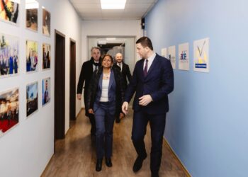 Krasniqi takohet me diplomaten amerikane, diskutojnë për bashkëpunimin Kosovë–ShBA