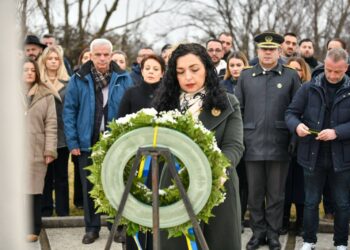 Osmani bënë homazhe në Dubovik dhe Prishtinë për nder të Jusuf e Bardhosh Gërvallës dhe Kadri Zekës