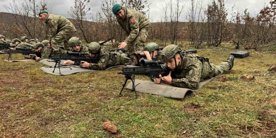 Forcat e Armatosura Turke trajnojnë ushtarët e Kosovës