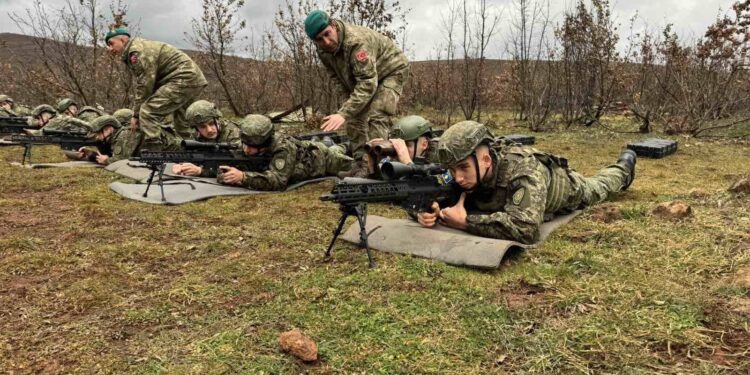 Forcat e Armatosura Turke trajnojnë ushtarët e Kosovës