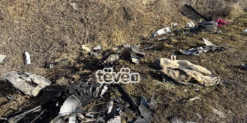 Gjurmë nga aksidenti ku humbën jetën tre persona në Skënderaj