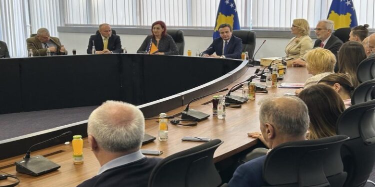 Kurti mirëpret qytetarët e Bosnjës, vizitorët e parë pa viza në Kosovë