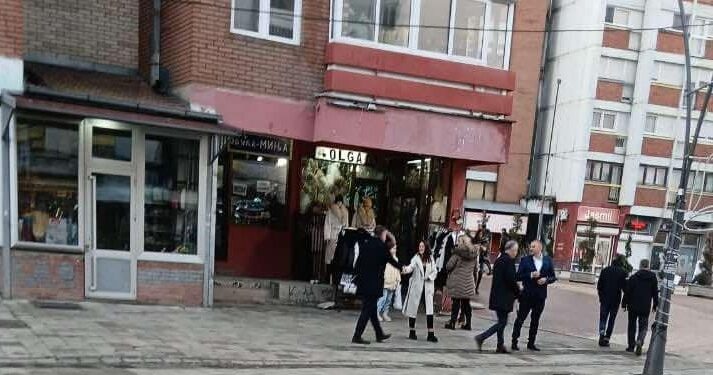 Lista Serbe mblidhet pas mbylljes së dy institucioneve paralele në veri, paralajmëron protesta