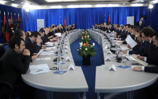 ​11 vjet nga mbledhja e parë historike e qeverive Kosovë-Shqipëri