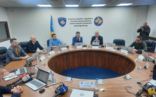 KQZ akrediton grupin e parë të vëzhguesve të katër subjekteve politike