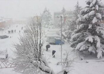 Pezullohet mësimi në dhjetëra shkolla të Shqipërisë