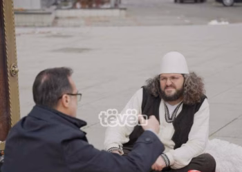 Koalicioni për Familjen me performancë artistike para Kuvendit, “kafe për mysafirë”