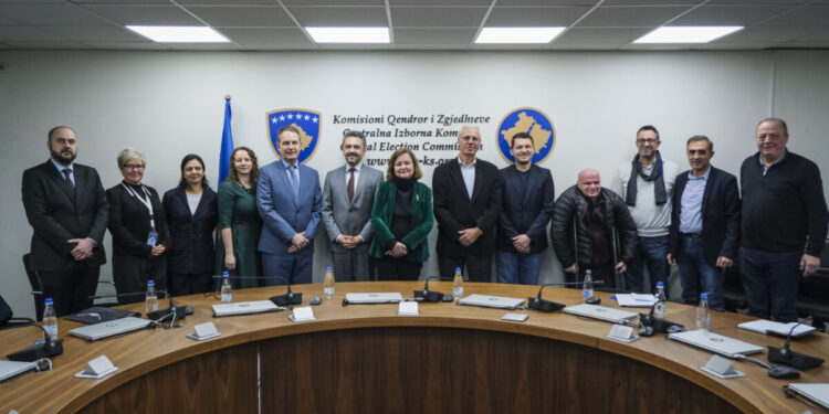 Shefi i Misionit Vëzhgues të Zgjedhjeve nga BE takohet me anëtarët e KQZ-së