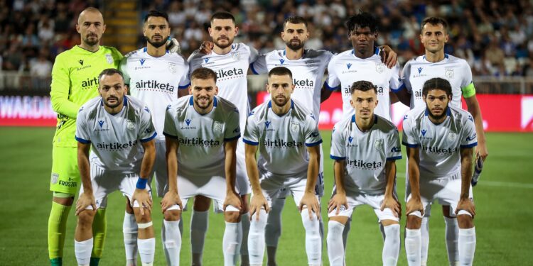 Drita ndan rrugët me dy futbollistë