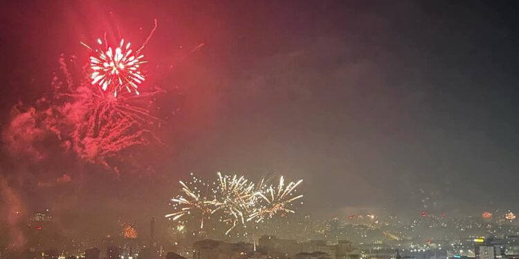 Mbi 20 të lënduar nga mjetet piroteknike