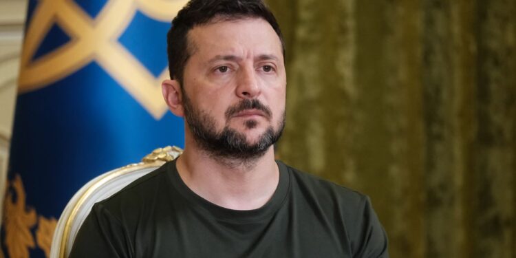 Zelenski kërkon nga parlamenti zgjatje të ligjit ushtarak