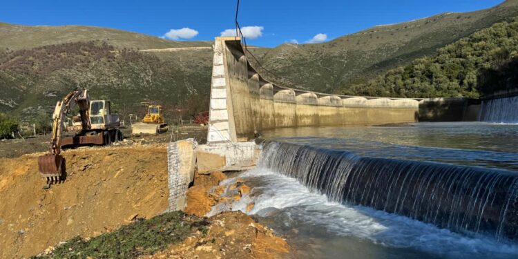 Çahet diga e hidrocentralit në Himarë, nis evakuimi i banorëve