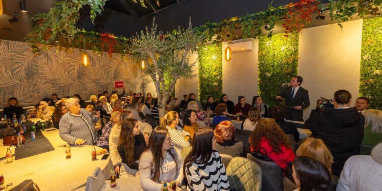 Kurti: Mbështetjen për vajzat dhe gratë do ta rrisim edhe më shumë