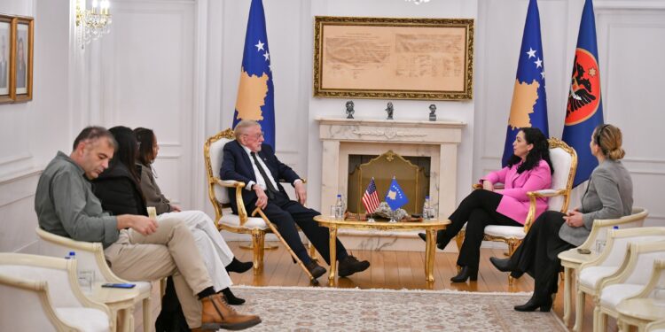 Osmani takohet me Walkerin, e falënderon për të vërtetën e Reçakut