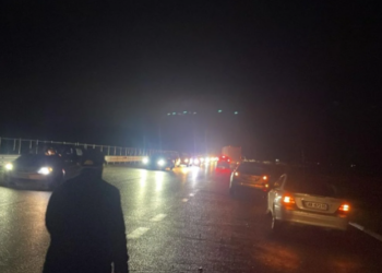 Të shtëna me armë zjarri, dyshohet për vrasjen e një personi në autostradën Fier-Vlorë