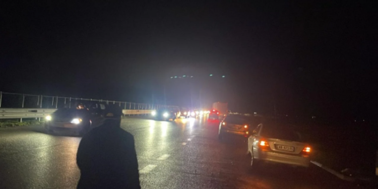 Të shtëna me armë zjarri, dyshohet për vrasjen e një personi në autostradën Fier-Vlorë