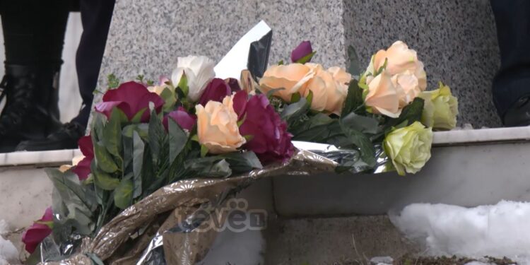 “Sa herë bi e çohem më shkojnë mendët tek ai”, rrëfimi i familjarëve të të vrarëve në Masakrën e Reçakut