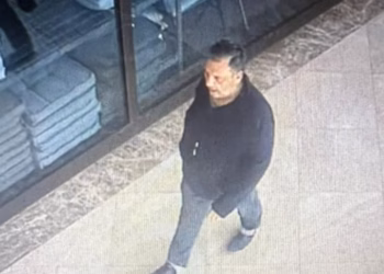 Policia kërkon bashkëpunim nga qytetarët për arrestimin e një personi për mashtrim