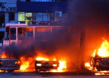 Të paktën 13 të vrarë dhe dhjetëra të plagosur nga sulmi rus në jug të Ukrainës