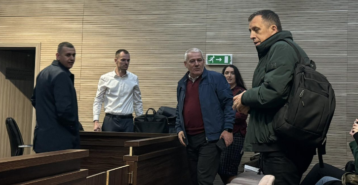 Apeli konfirmon aktakuzën ndaj ministrit Sveçla dhe tre deputetëve për hedhje të gazit lotsjellës në Kuvend