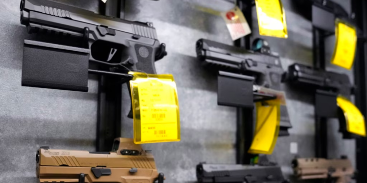 Lejet për armë bëjnë bum në Kosovë