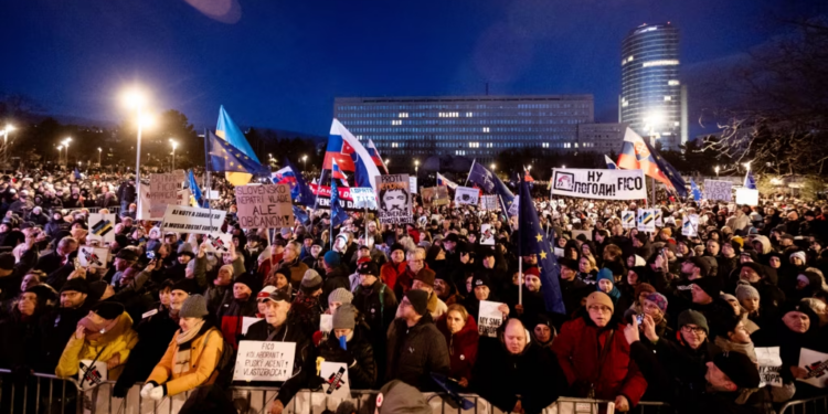 Protesta në Sllovaki kundër raporteve më të ngushta me Rusinë