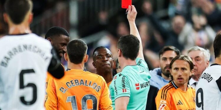 Zbulohet kohëzgjatja e dënimit për Vinicius Jr pas kartonit të kuq