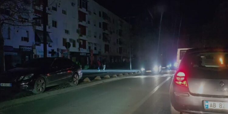 Shumë qytete në Shqipëri pa energji elektrike