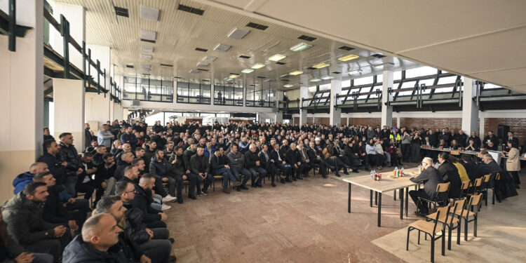 KEK-ut i shtohen 200 punëtorë të rinj