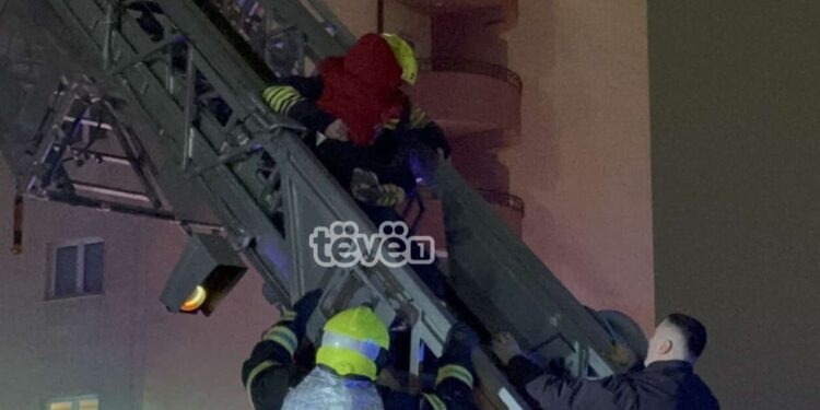 Përfshihet nga zjarri një ndërtesë në “Emshir”, evakuohen banorët