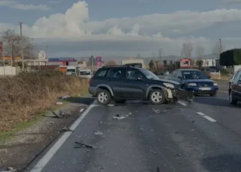 Aksident i trefishtë në autostradën Lezhë-Milot, përfshihet edhe autobusi me nxënës