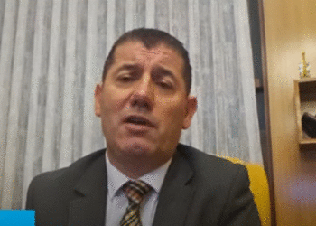 Smakiqi: Qeveria ka qenë spektatore dhe pasive në arrestimin dhe lirimin e Hasan Dakaj nga Serbia