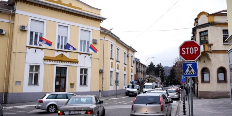 A do të thotë mbyllja e institucioneve serbe edhe ndërprerje e punës së tyre?